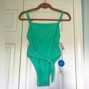New. Cupshe- XS one piece bathing suit